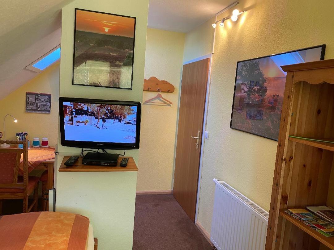 Gemütliches Zimmer zentral in der Lüneburger Heide Schneverdingen Exterior foto